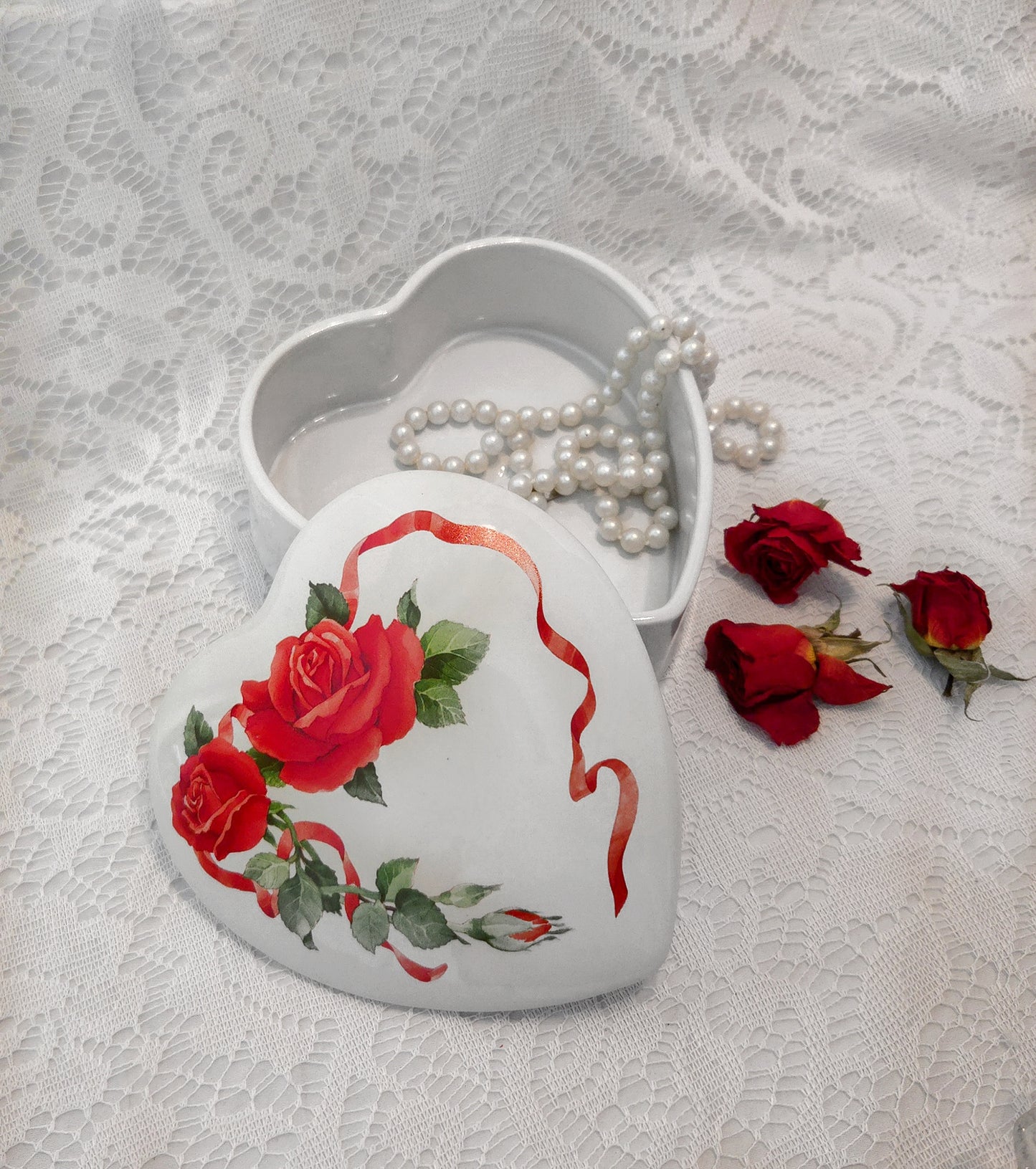 1984 Red Rose Heart Trinket Box